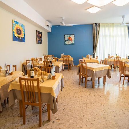 Hotel Sayonara Milano Marittima Exterior photo