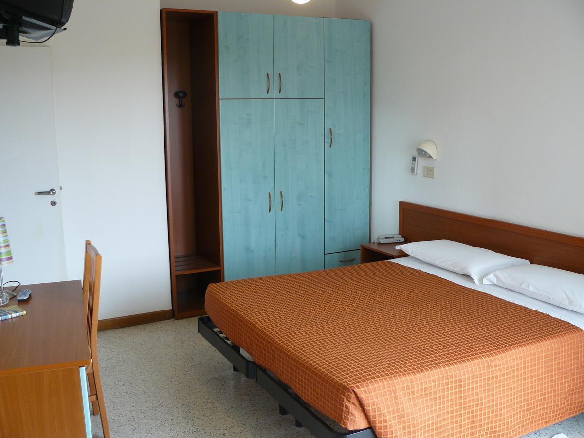 Hotel Sayonara Milano Marittima Exterior photo
