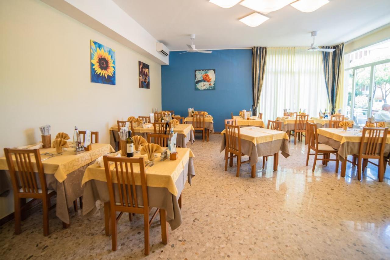 Hotel Sayonara Milano Marittima Exterior photo