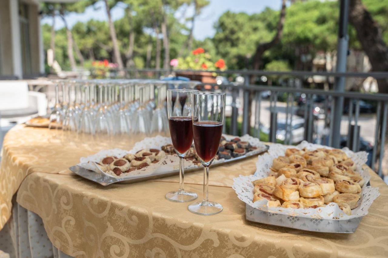 Hotel Sayonara Milano Marittima Exterior photo