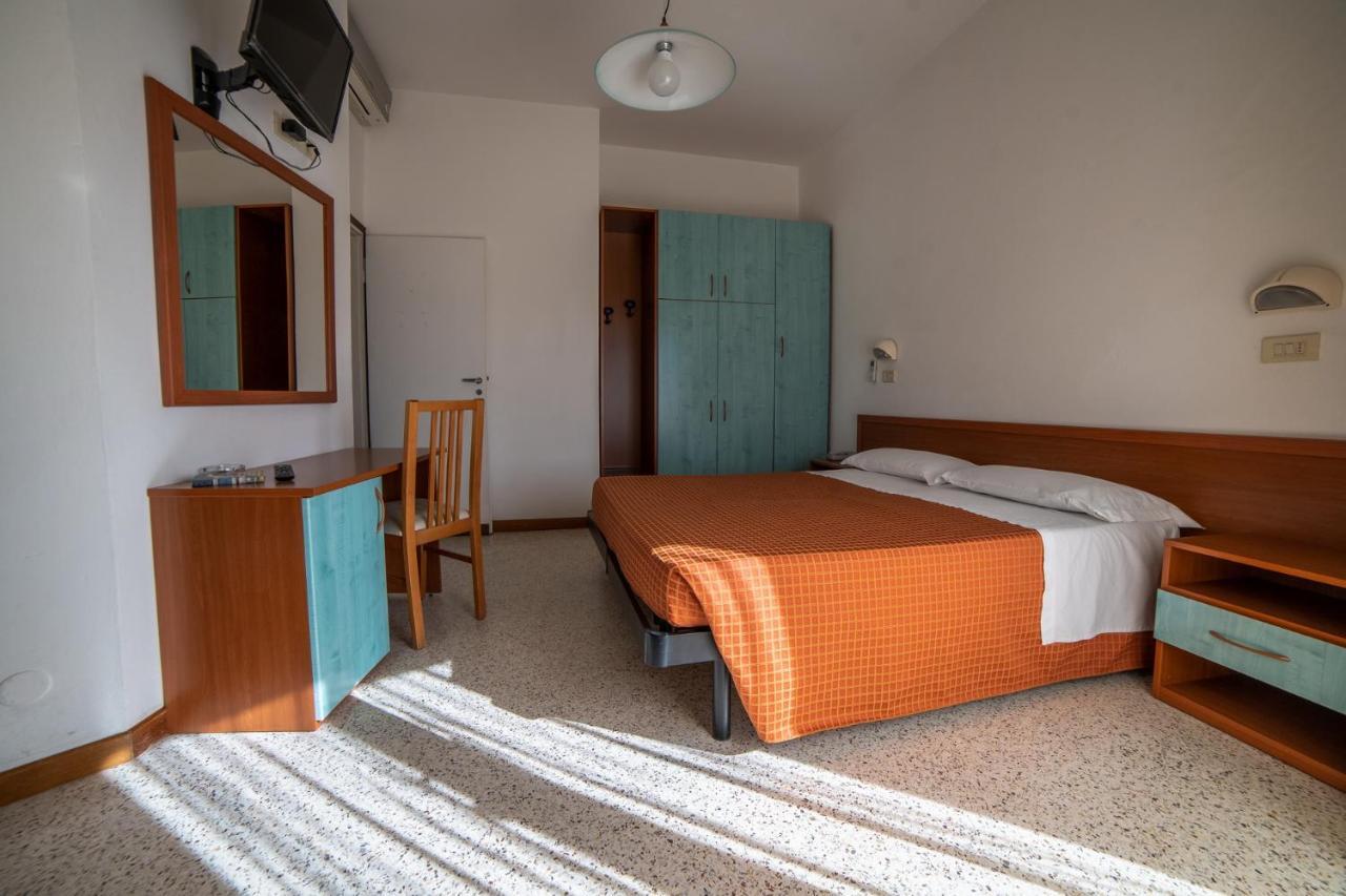 Hotel Sayonara Milano Marittima Exterior photo