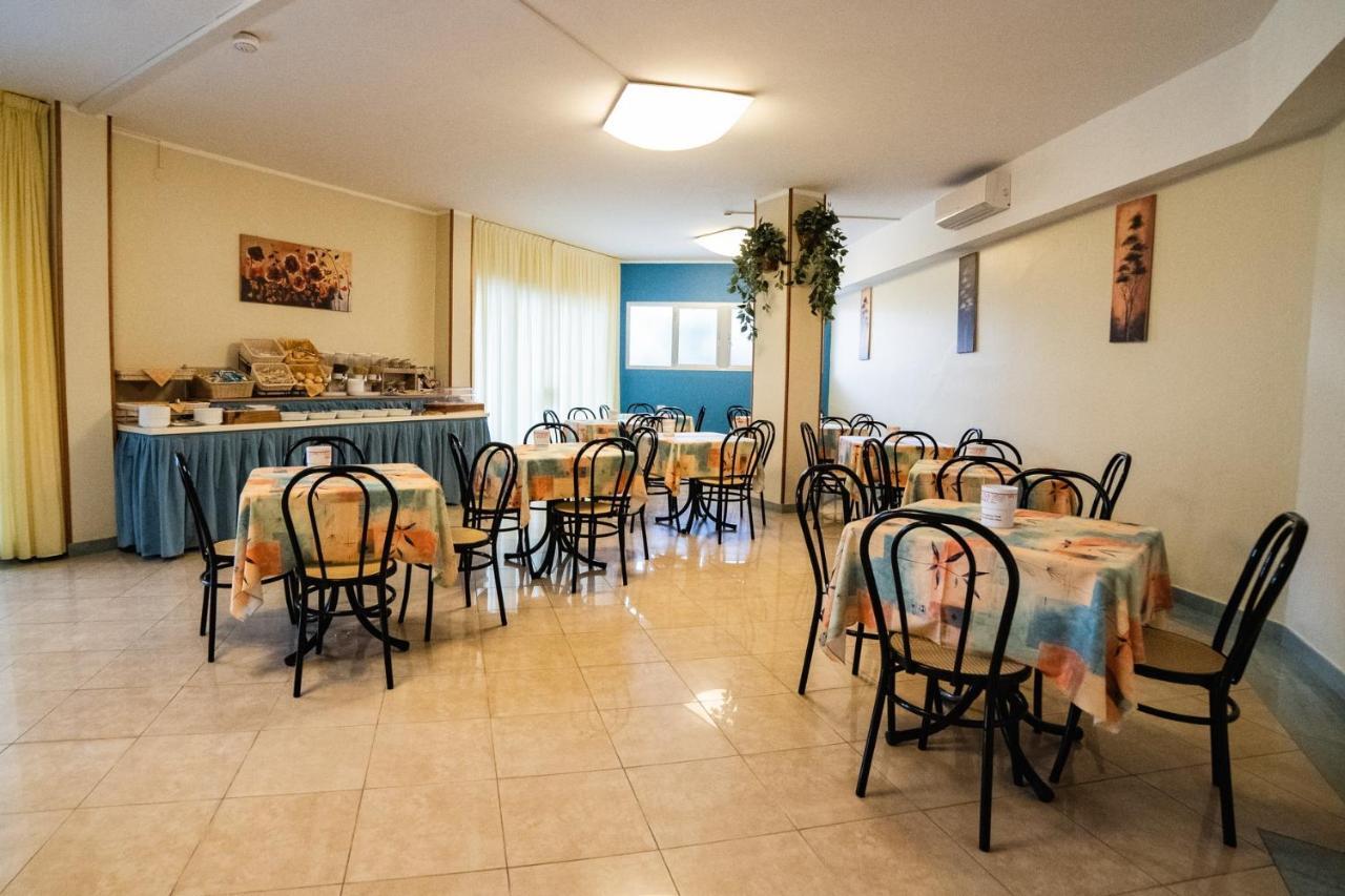 Hotel Sayonara Milano Marittima Exterior photo