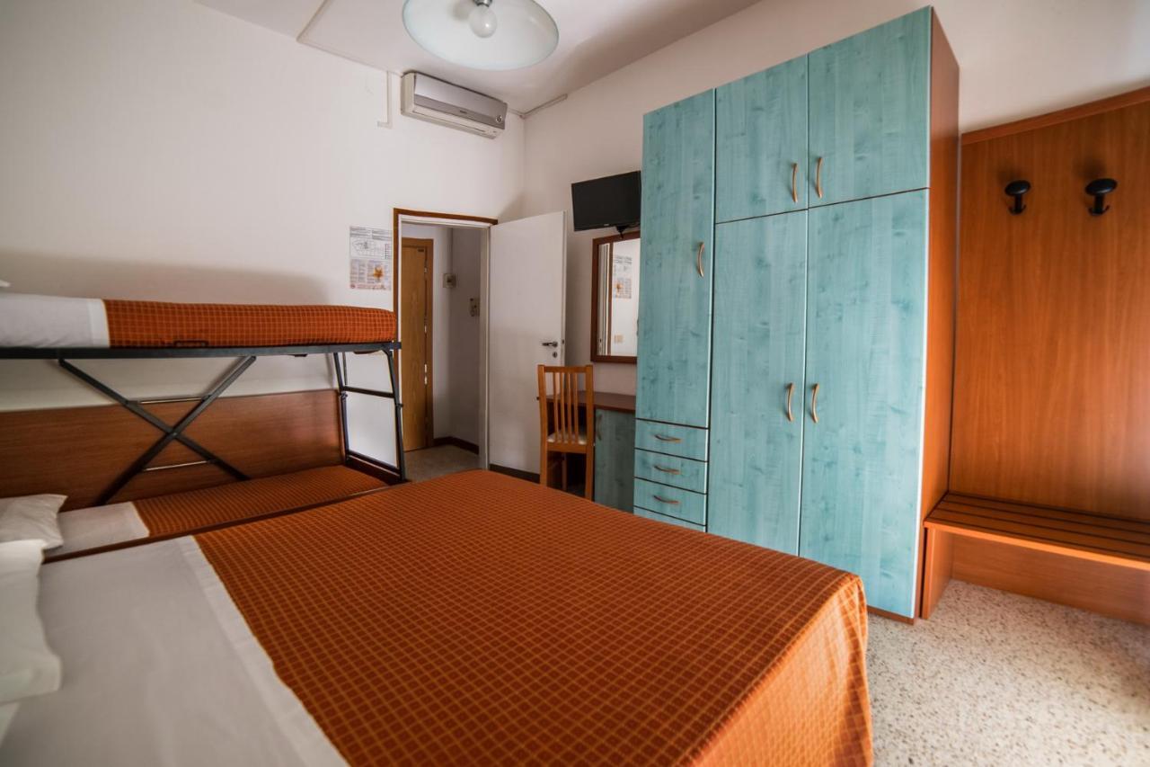 Hotel Sayonara Milano Marittima Exterior photo