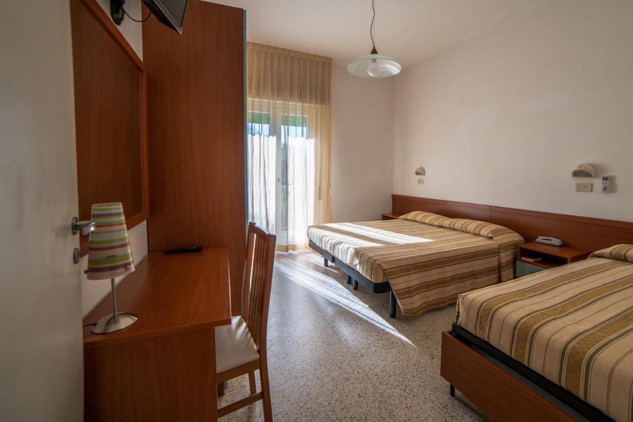 Hotel Sayonara Milano Marittima Exterior photo