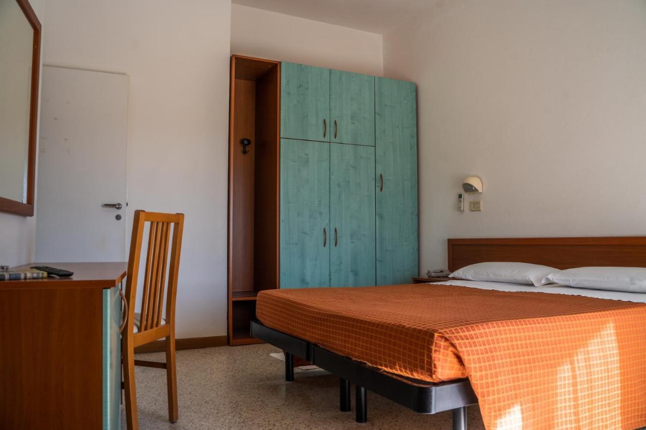 Hotel Sayonara Milano Marittima Exterior photo